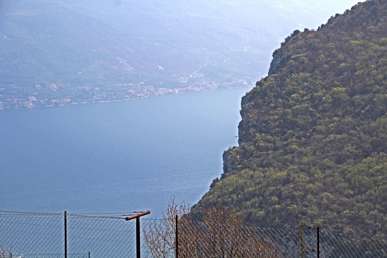 Casa Del Borgo Pregasio Garden And View By Gardadomusmea Villa Tremosine Exterior photo