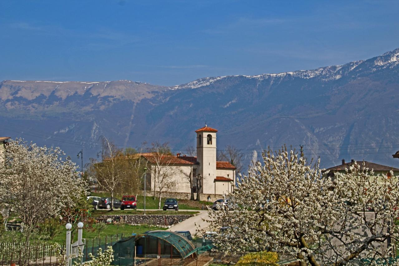 Casa Del Borgo Pregasio Garden And View By Gardadomusmea Villa Tremosine Exterior photo