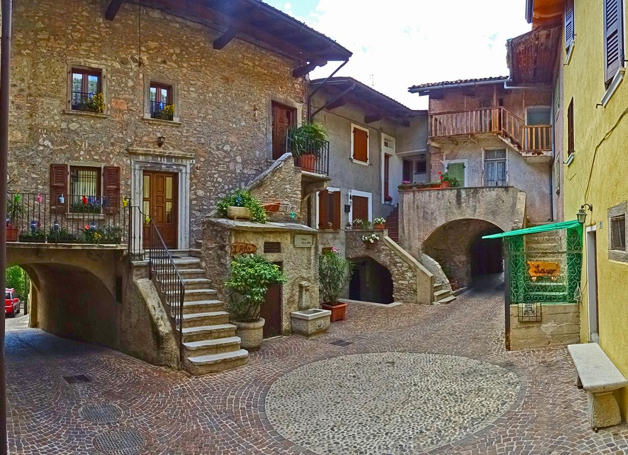 Casa Del Borgo Pregasio Garden And View By Gardadomusmea Villa Tremosine Exterior photo